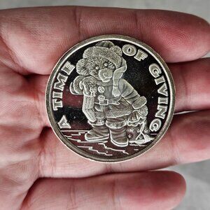 2001 Christmas Bear Time of Giving Ornament 999 Silver Troy Ounce Coin Round